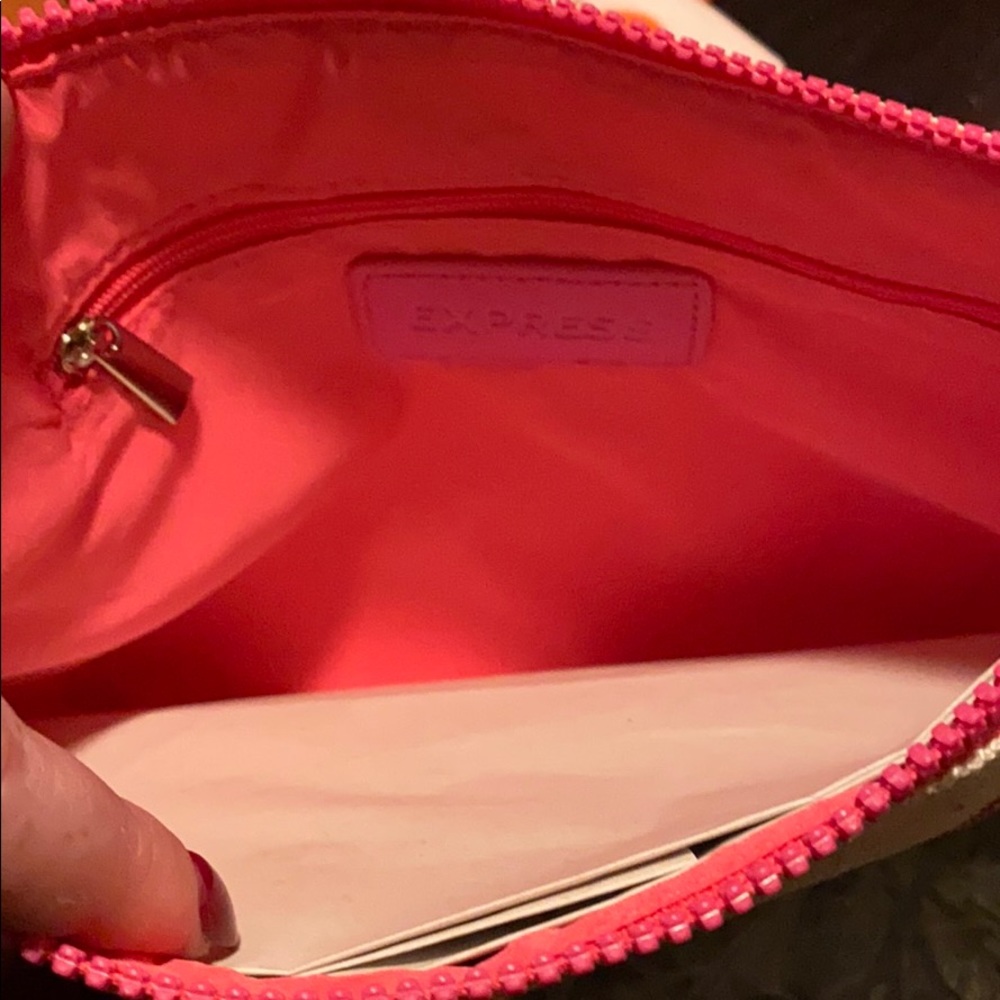 Express Beach Pouch - Picture 2 of 5
